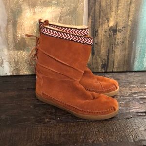 Sz 8 TOMS boots